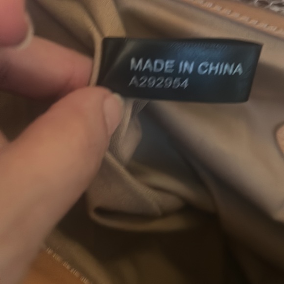 G.I.L.I. Large Leather Tote - Picture 16 of 16